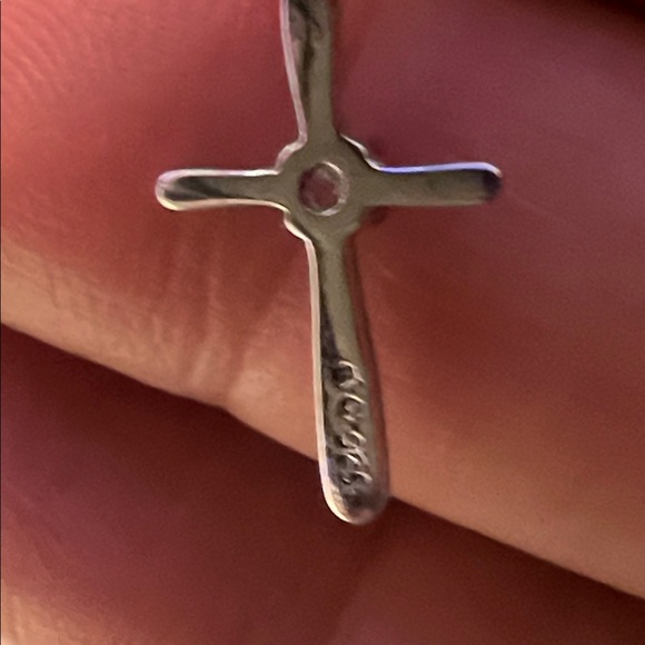 Elegant Silver Cross Pendant Necklace - Picture 3 of 4